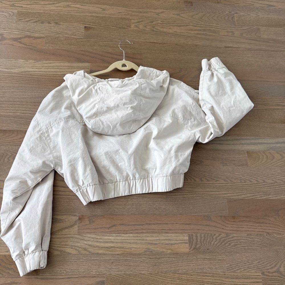 Zara cropped hooded jacket in a light beige or tan color  Size L - Picture 5 of 5